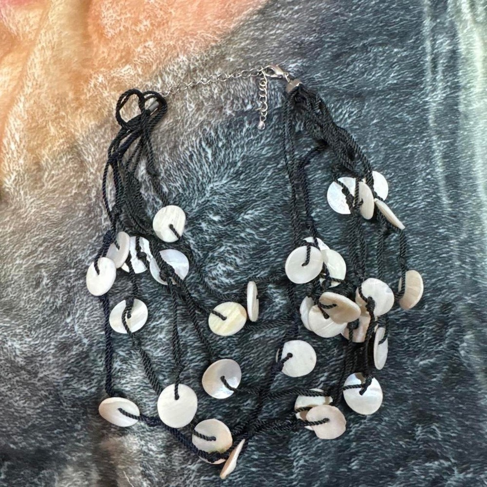 Necklace with pearls and black so cute